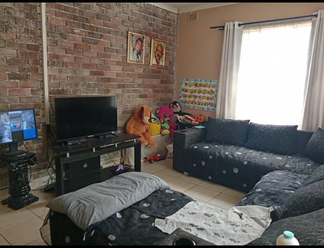 6 BEDROOM HOUSE FOR SALE IN NORTHDALE